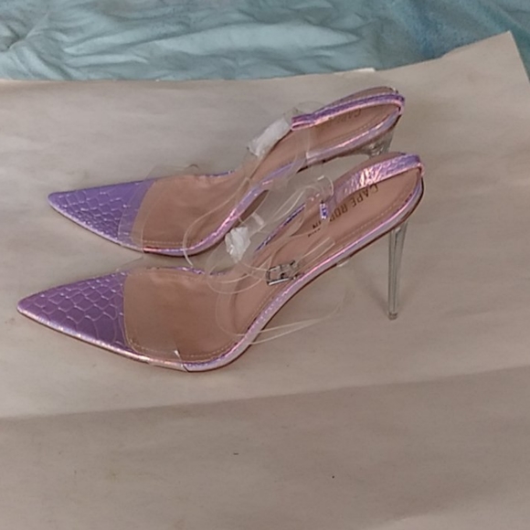 Heels. - Picture 2 of 3